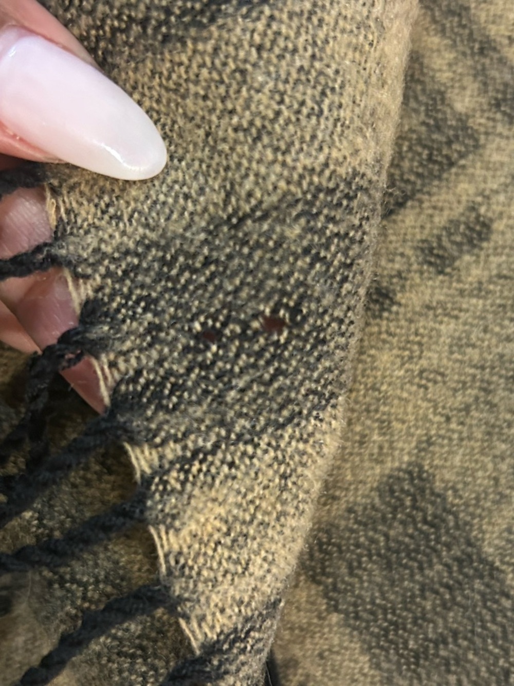 Fendi‎ Beige and Gray Signature Monogram Lambswool Scarf - Picture 9 of 14